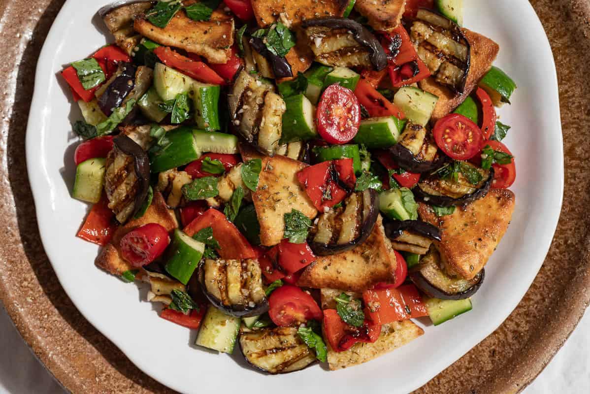 Versatile Aubergine Salad: Hearty Vegetarian Feasts Made Easy